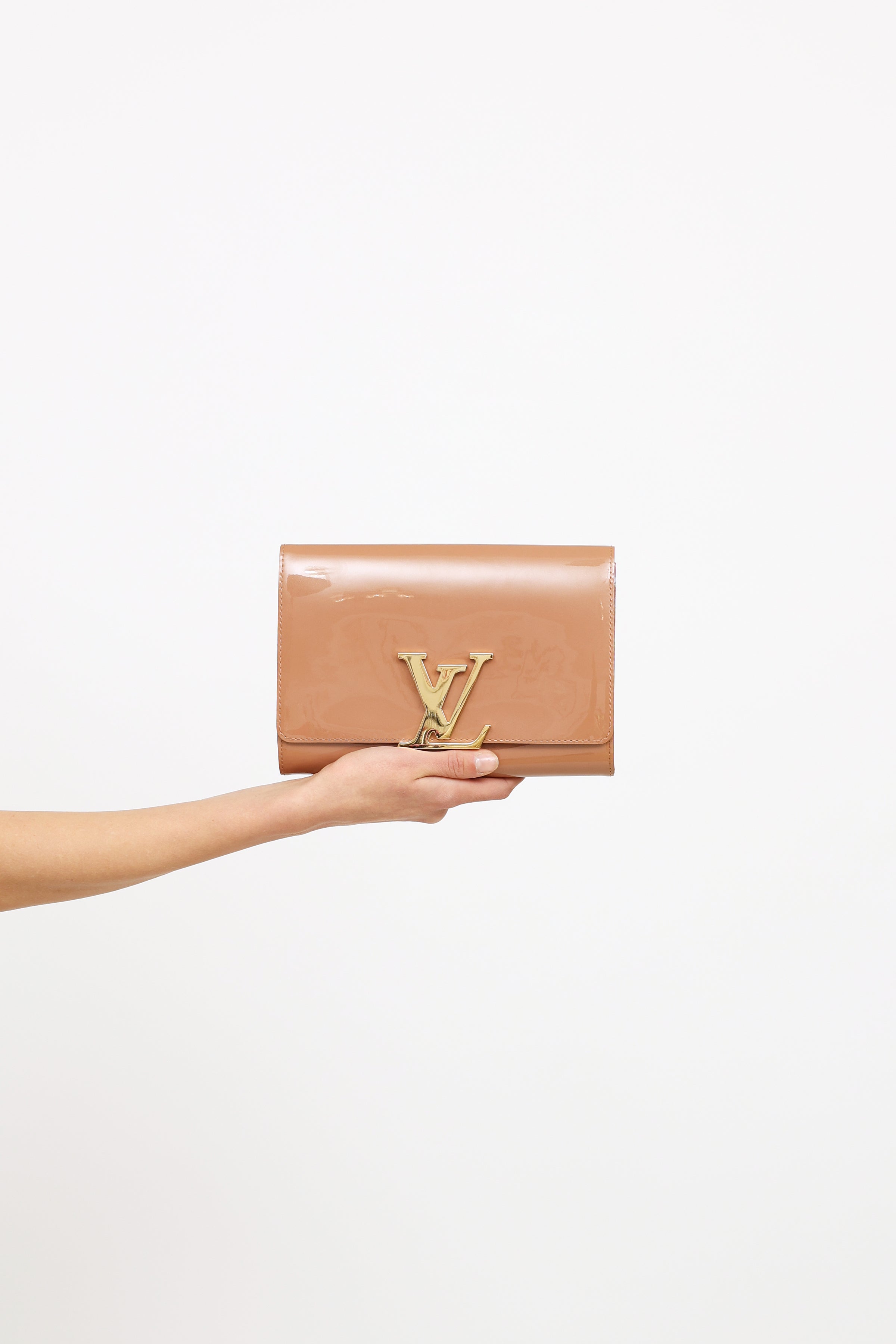 Pre-owned Louis Vuitton Louise Patent Leather Clutch Bag In Pink