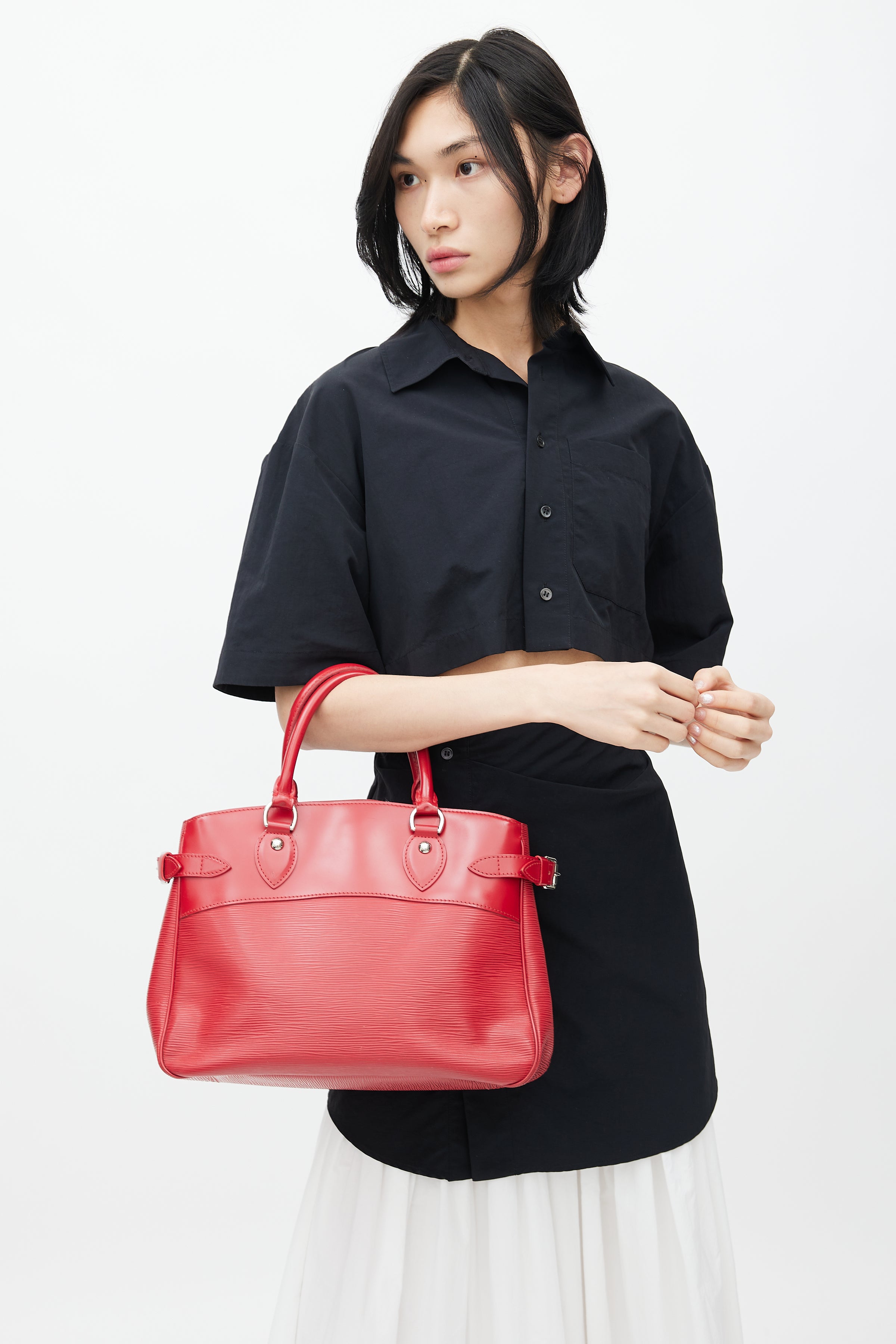 Louis Vuitton // 2006 Red Epi Leather Passy MM Shoulder Bag – VSP  Consignment