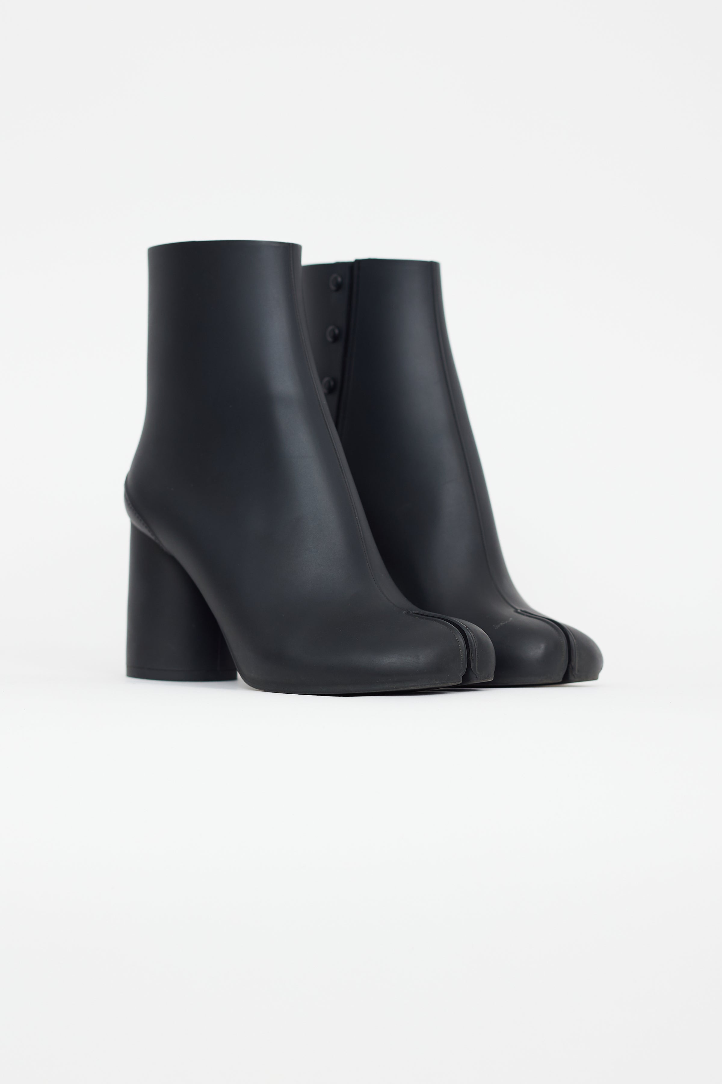 Maison Margiela // Black Rubber Tabi Ankle Boot – VSP Consignment