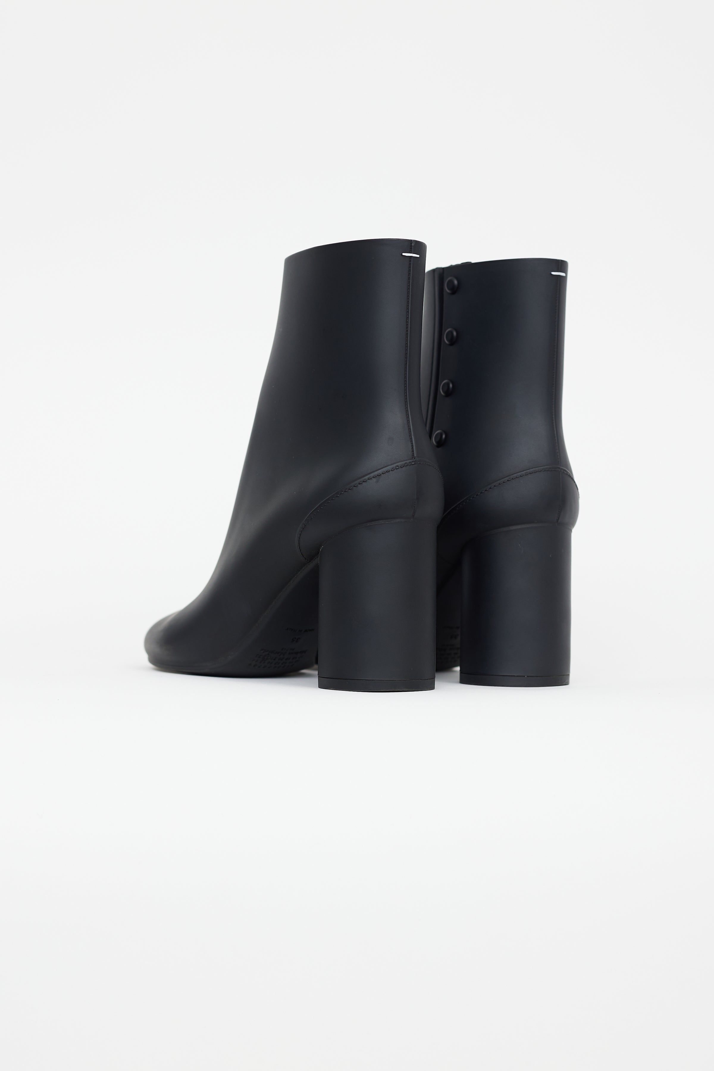 Maison Margiela // Black Rubber Tabi Ankle Boot – VSP Consignment