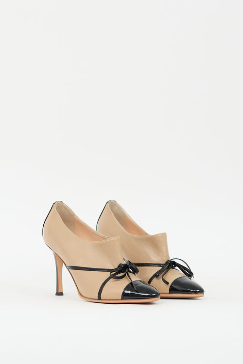 Manolo Blahnik Beige & Black Leather Bow Pump