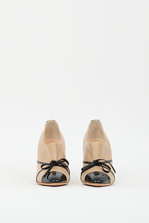 Manolo Blahnik Beige & Black Leather Bow Pump