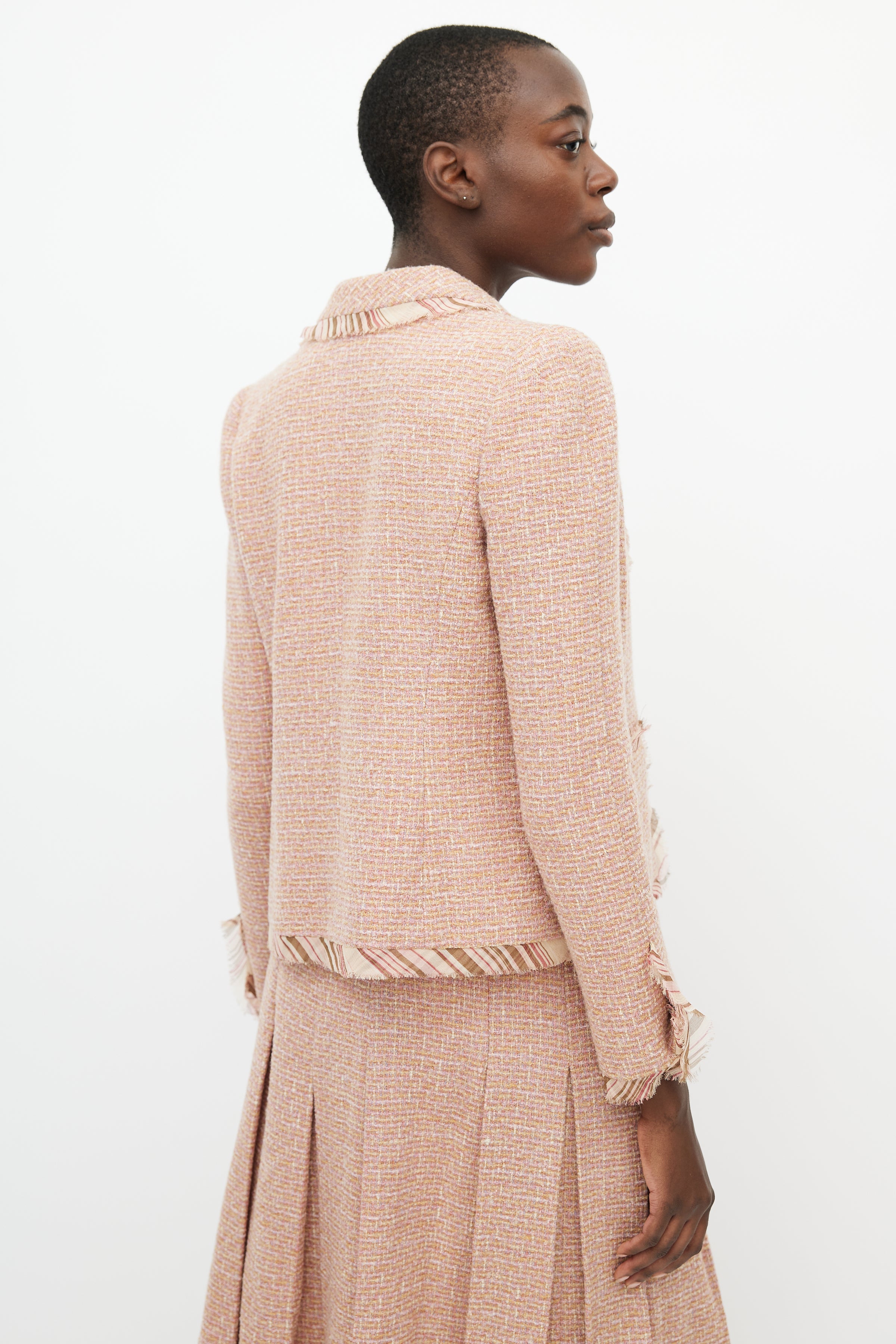 Oscar de la Renta // Pink Tweed Skirt Suit VSP Consignment Oscar de la Renta // Pink Tweed Skirt Suit VSP Consignment