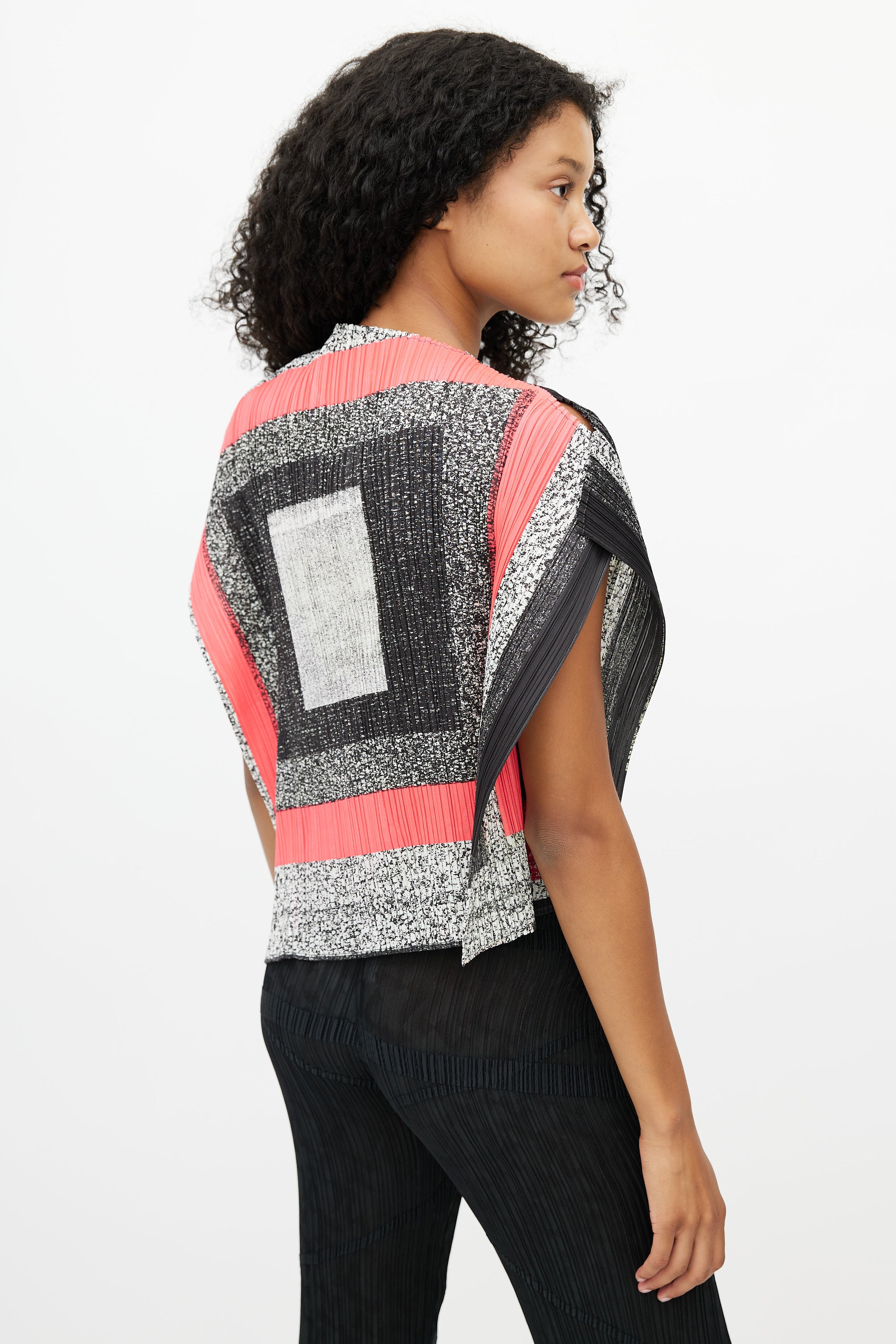 Pleats Please Issey Miyake // Black & Pink Print Top – VSP Consignment