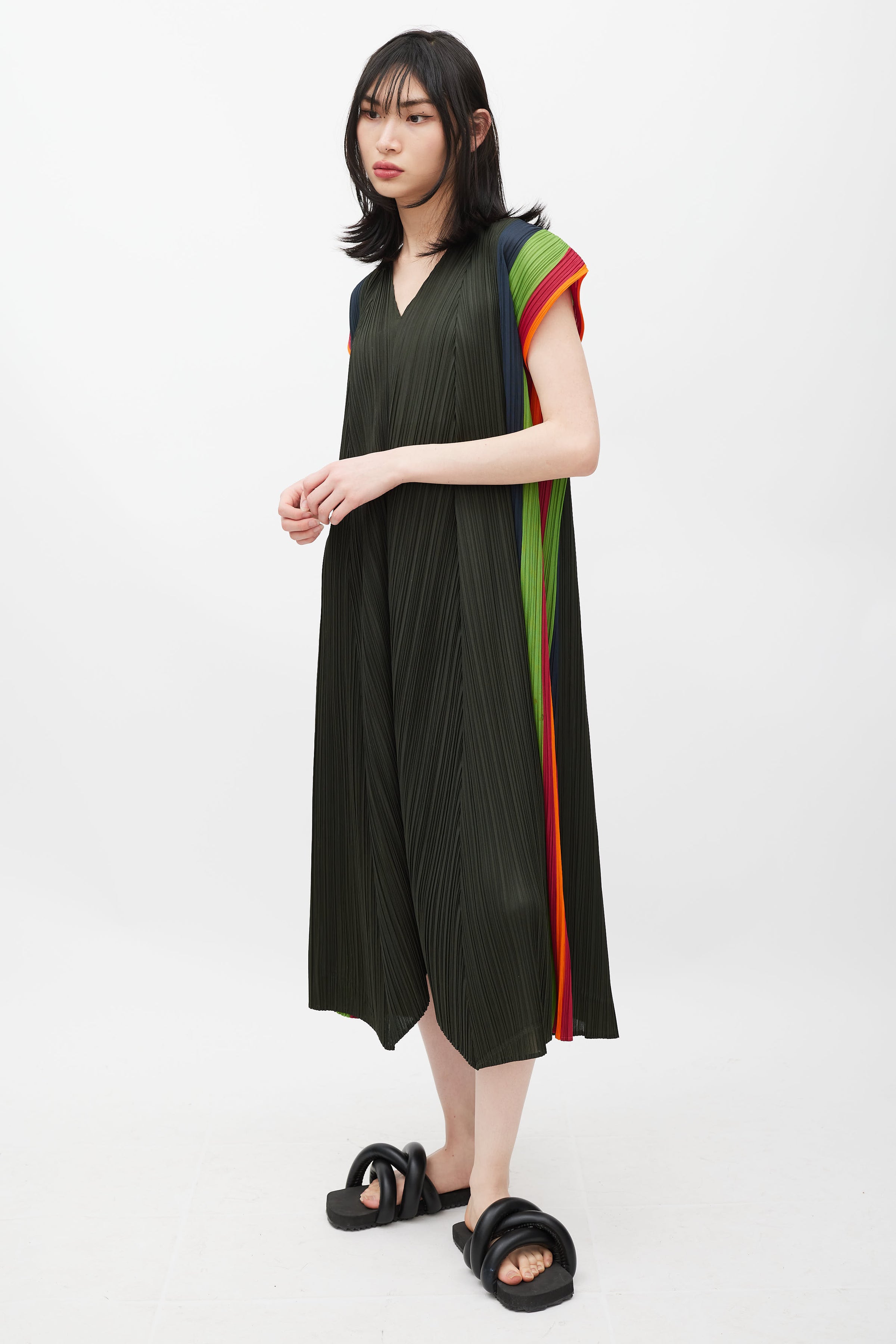 Pleats Please Issey Miyake // Green & Multicolour Pleated Dress VSP Consignment Pleats Please Issey Miyake // Green & Multicolour Pleated Dress VSP Consignment