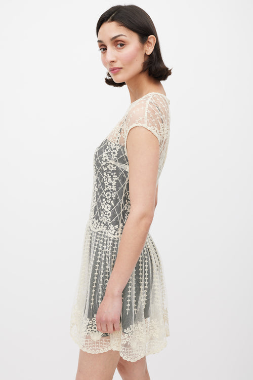 Red Valentino // White & Black Floral Lace Overlay Dress VSP Consignment Red Valentino // White & Black Floral Lace Overlay Dress VSP Consignment