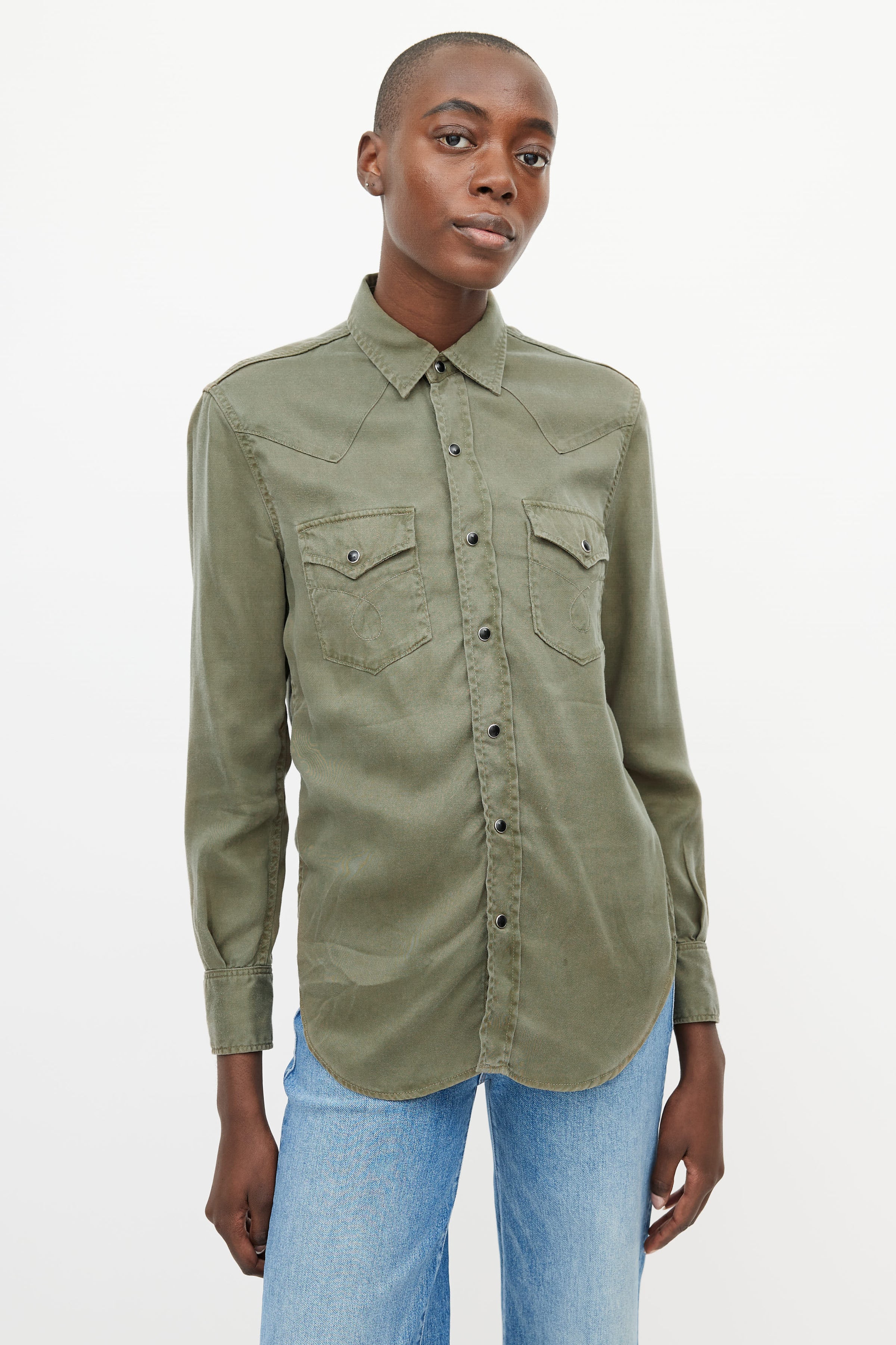 What colour jeans would look good with an army green button up shirt? -  Quora