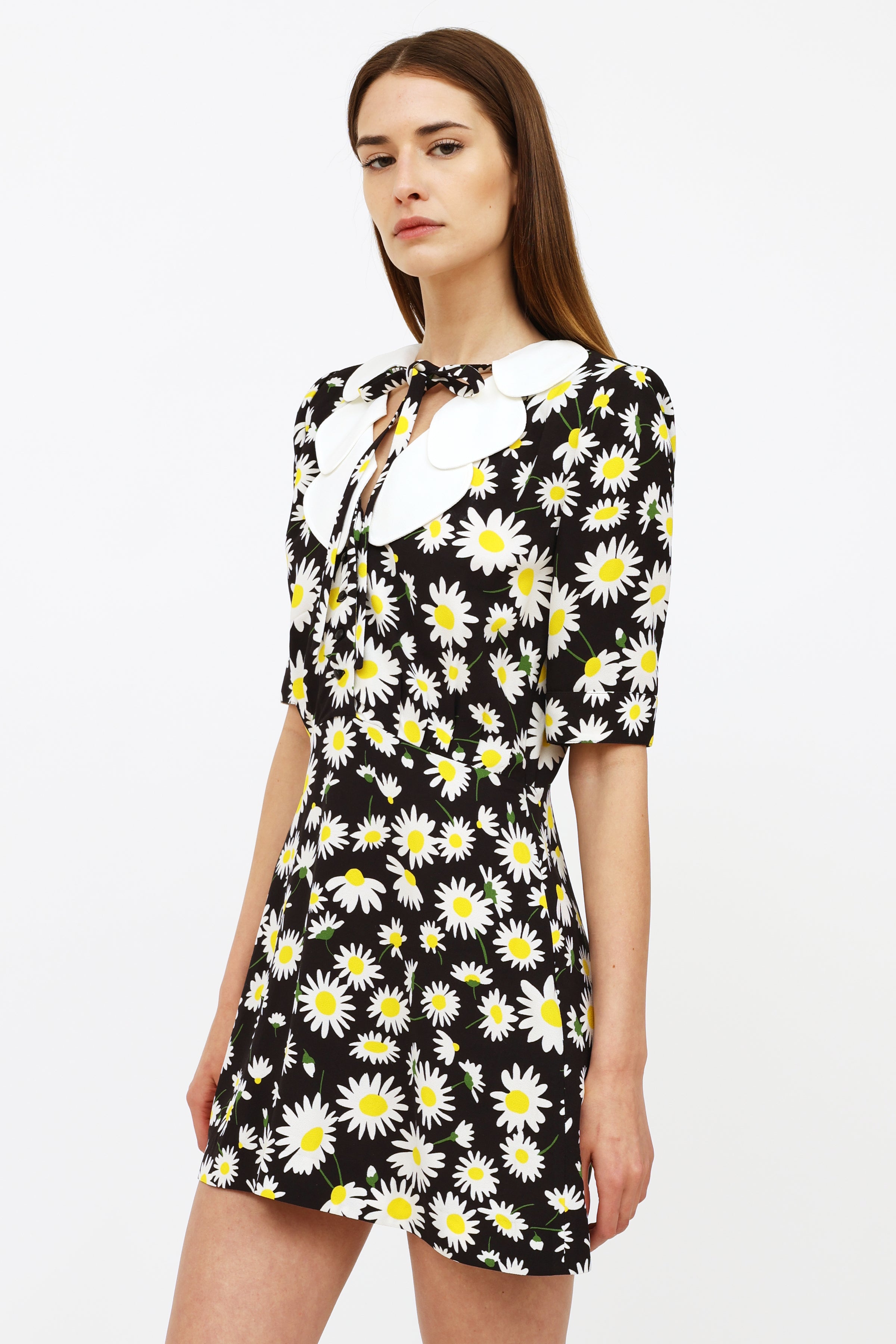 daisy double cloth short dress The Daisy Mini, a perfect blend of organic cotton and linen for endless summer days made to wear over and over. Featuring a bespoke daisy print 7.22 11am CST