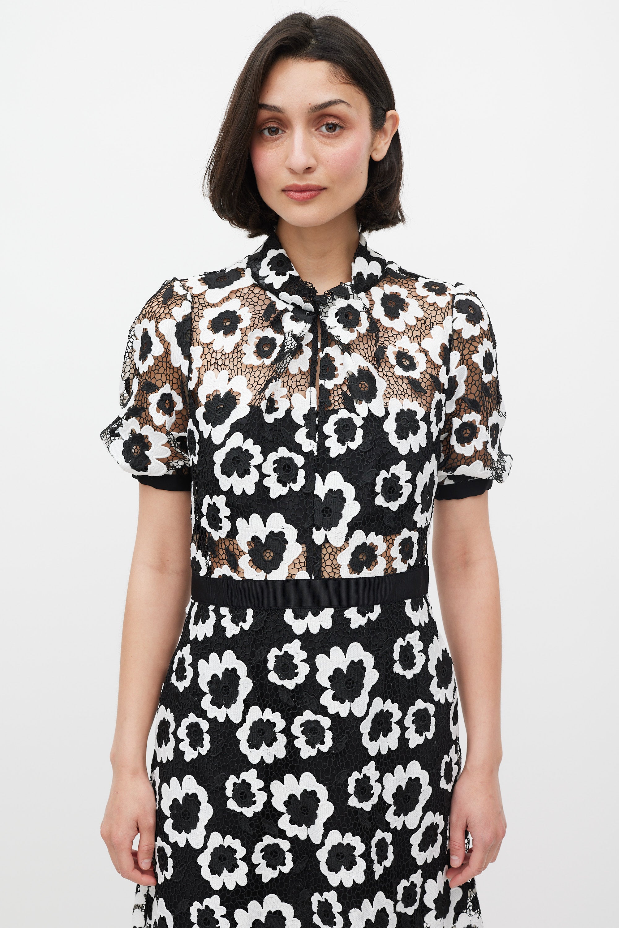 Self-Portrait // Black & White Short Sleeve Abstract Guipure Dress VSP Consignment Self-Portrait // Black & White Short Sleeve Abstract Guipure Dress VSP Consignment