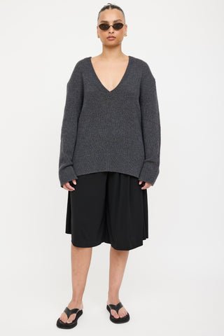The Row Cashmere Knit V-Neck Sweater