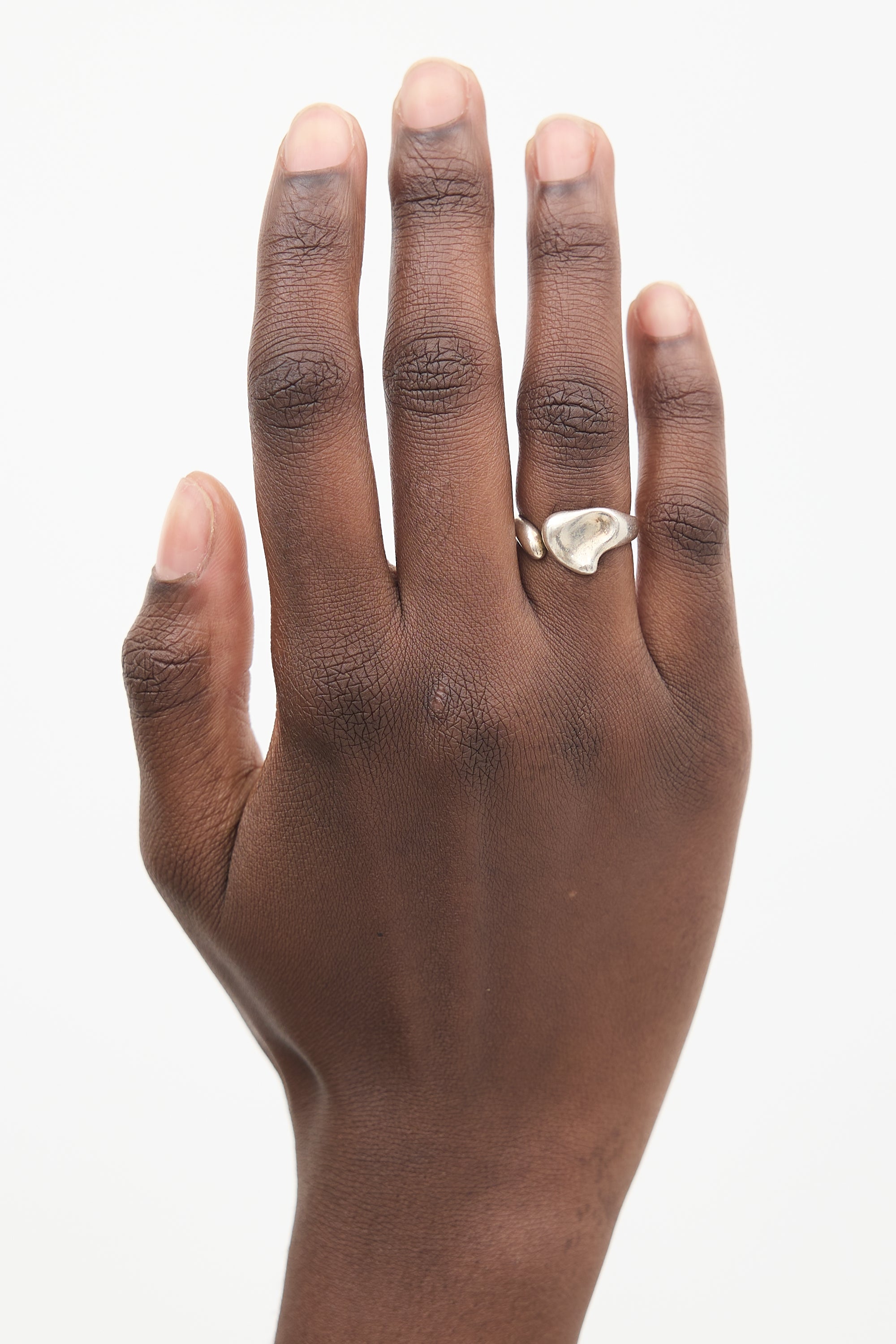 Hedar Rind Tiffany & Co. // X Elsa Peretti Sterling Silver Full Heart Ring – VSP ...