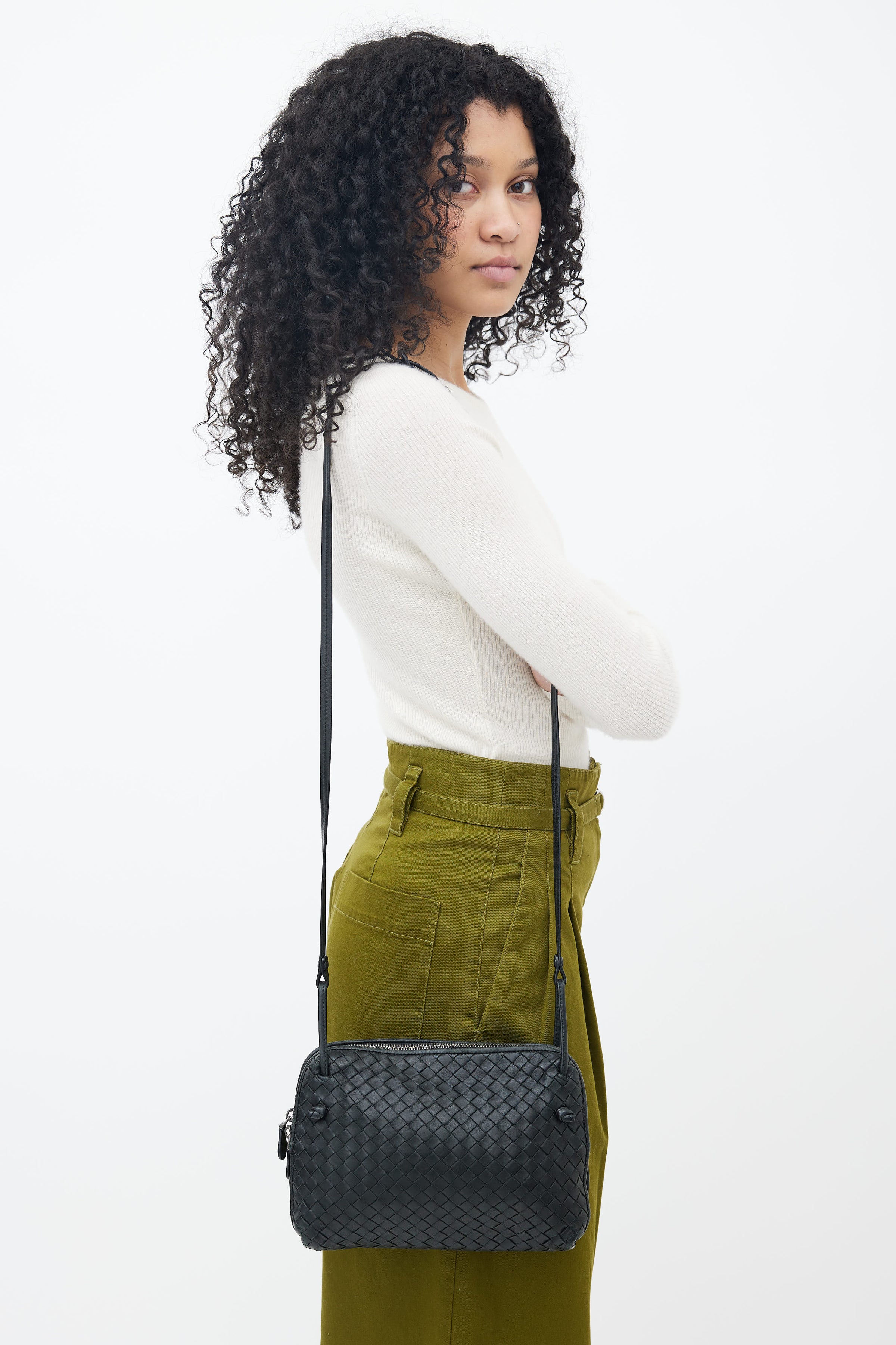 Bottega Veneta - Loop Small Intrecciato-Leather Cross-Body Bag - Womens -  Black for Women