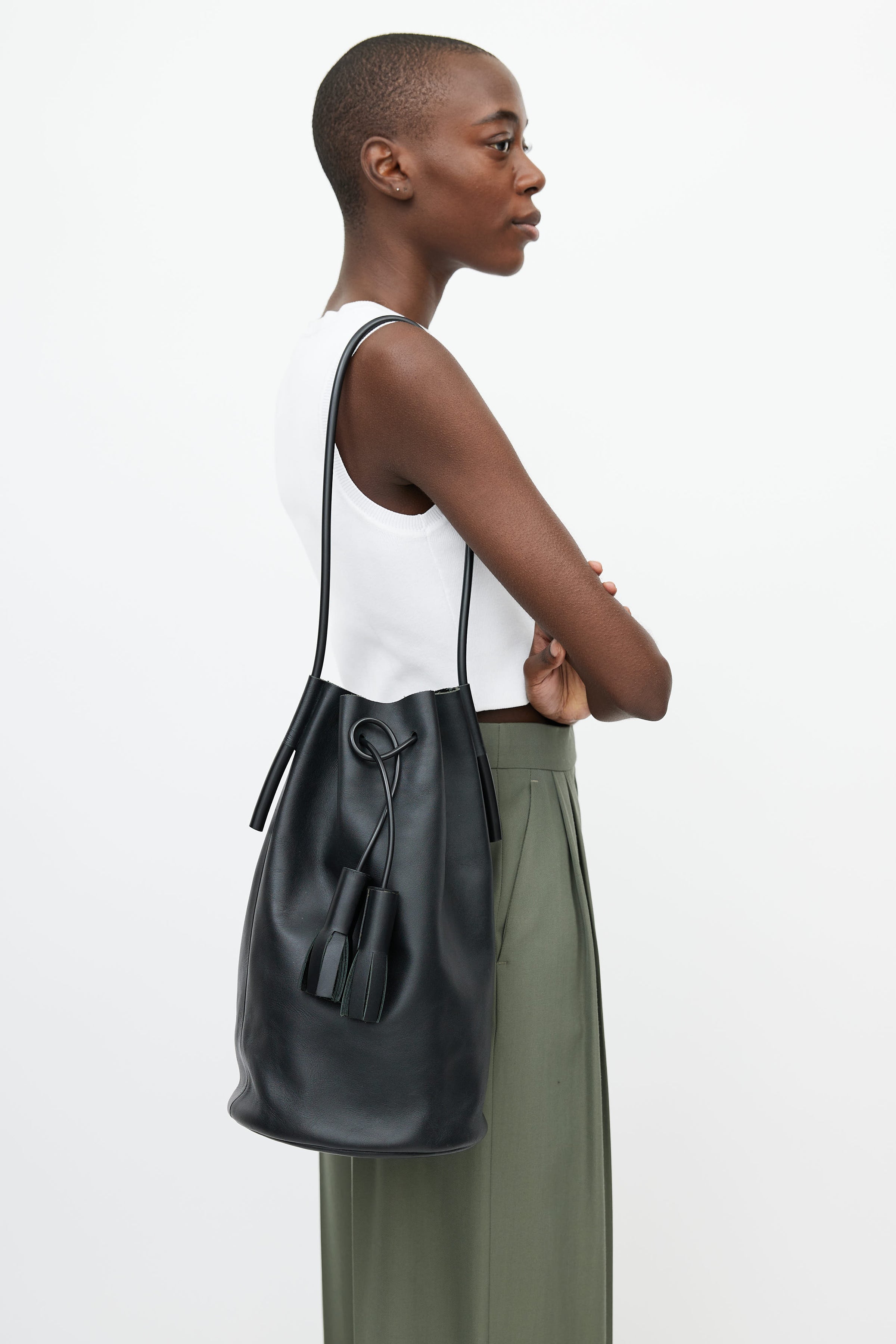 Building Block // Black Leather Tassel Bucket Bag – VSP Consignment