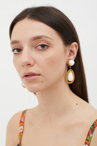Carole Tanenbaum Vintage for VSP Gold & White 1950 Unsigned Drop Earrings