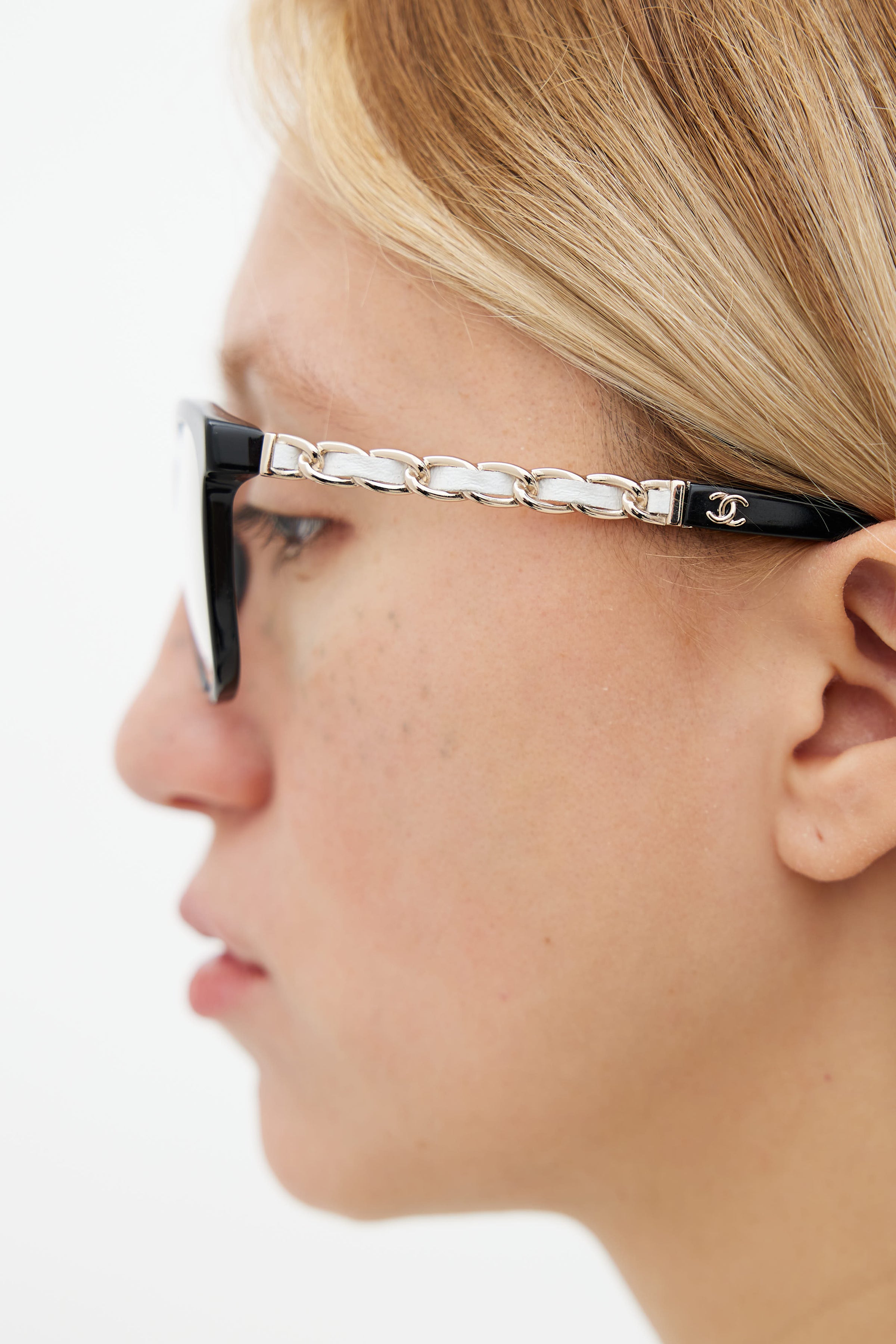 Chanel // Black, White & Gold Chain 3263 Rectangular Glasses – VSP  Consignment