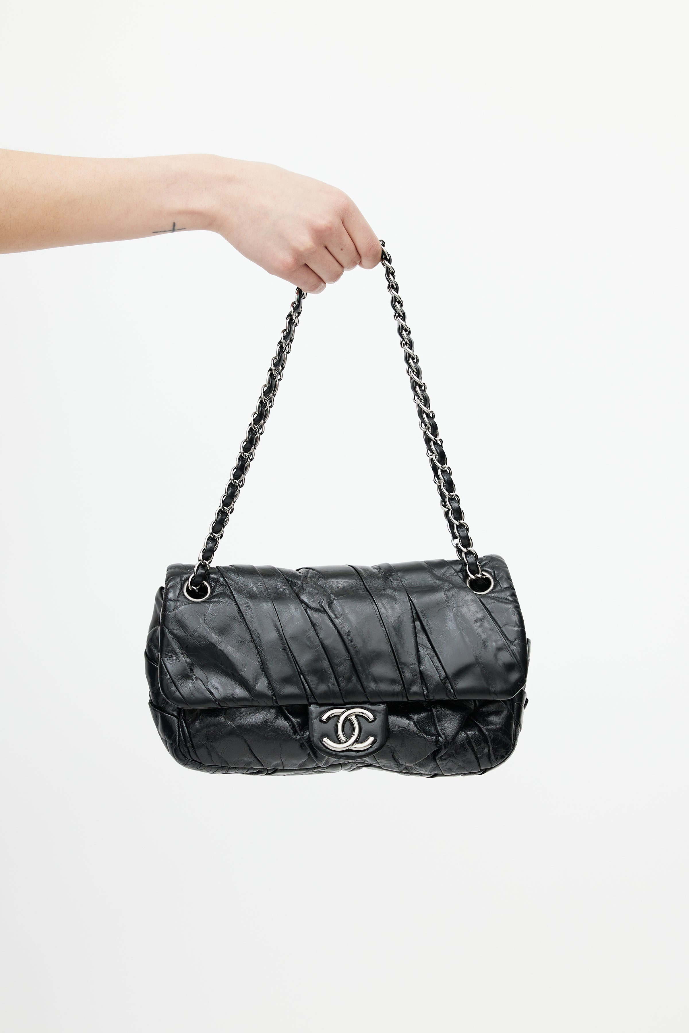 CHANEL Modern Chain Calfskin Leather Hobo Bag Black