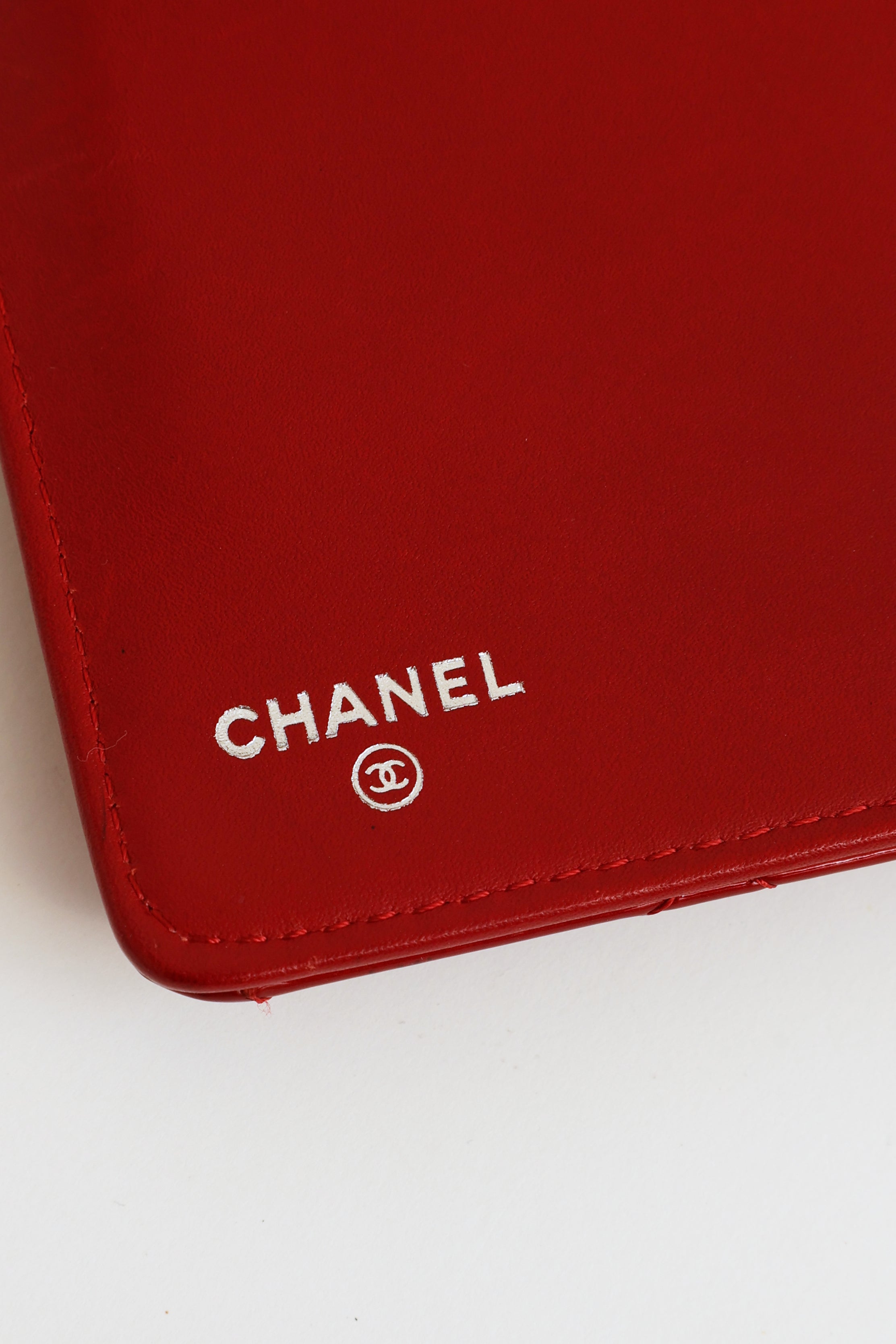 Chanel // Red Patent Bi-Fold CC Yen Wallet – VSP Consignment