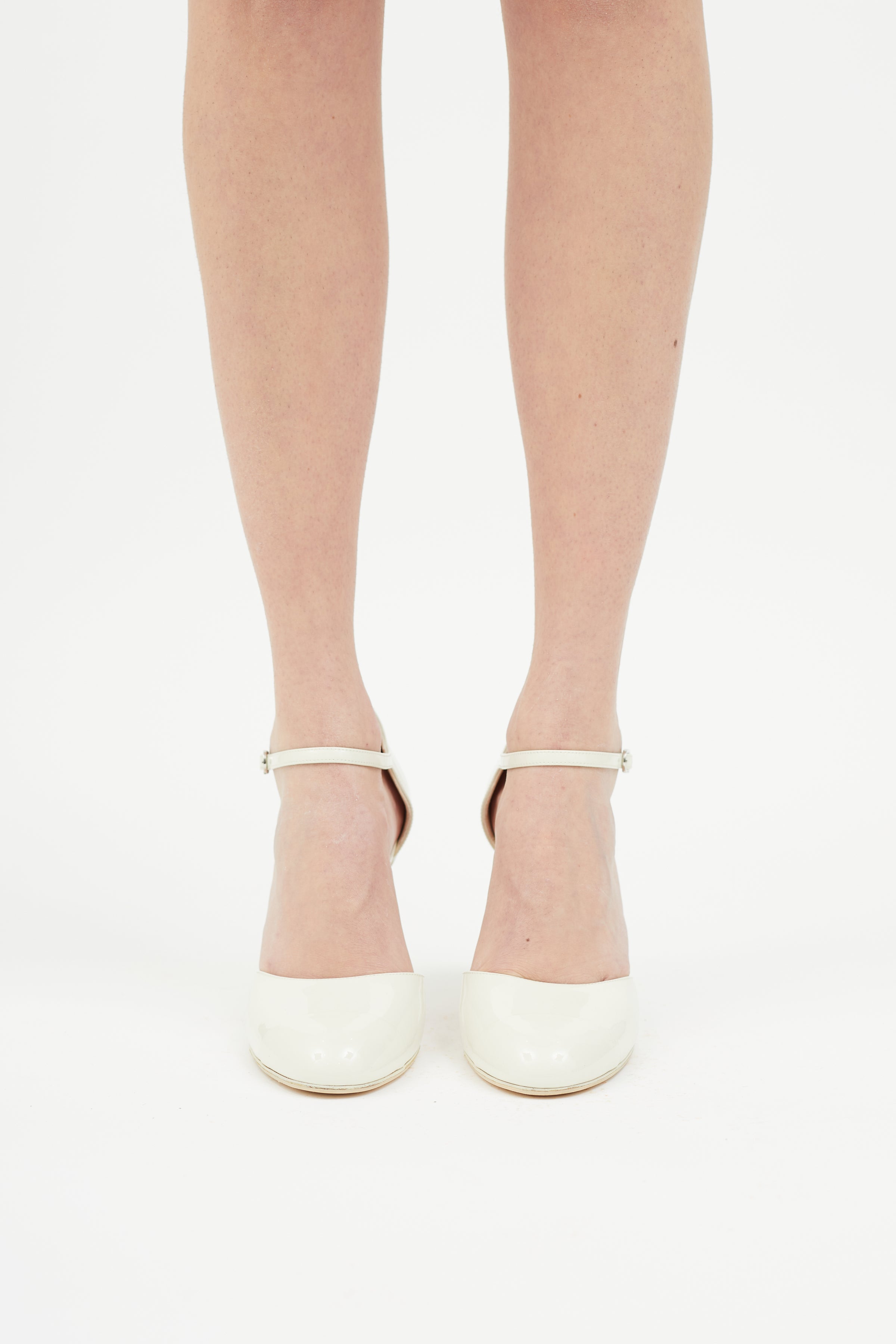 Louis Vuitton // White Patent Bow Heels – VSP Consignment