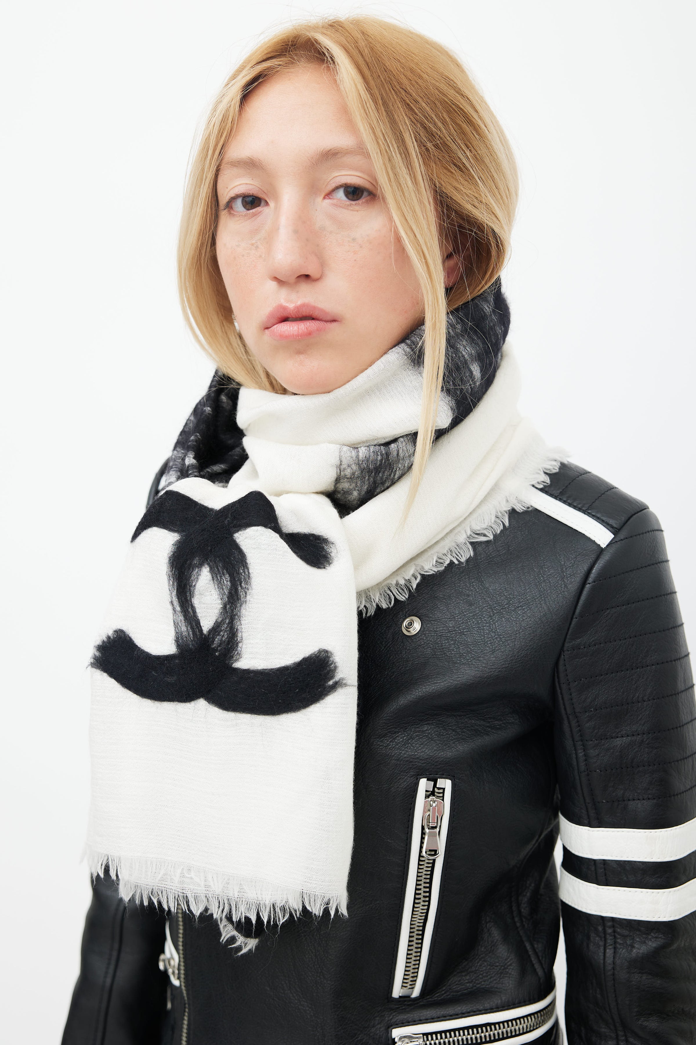 Chanel // White & Black CC Brush Stroke Stripe Knit Scarf – VSP Consignment