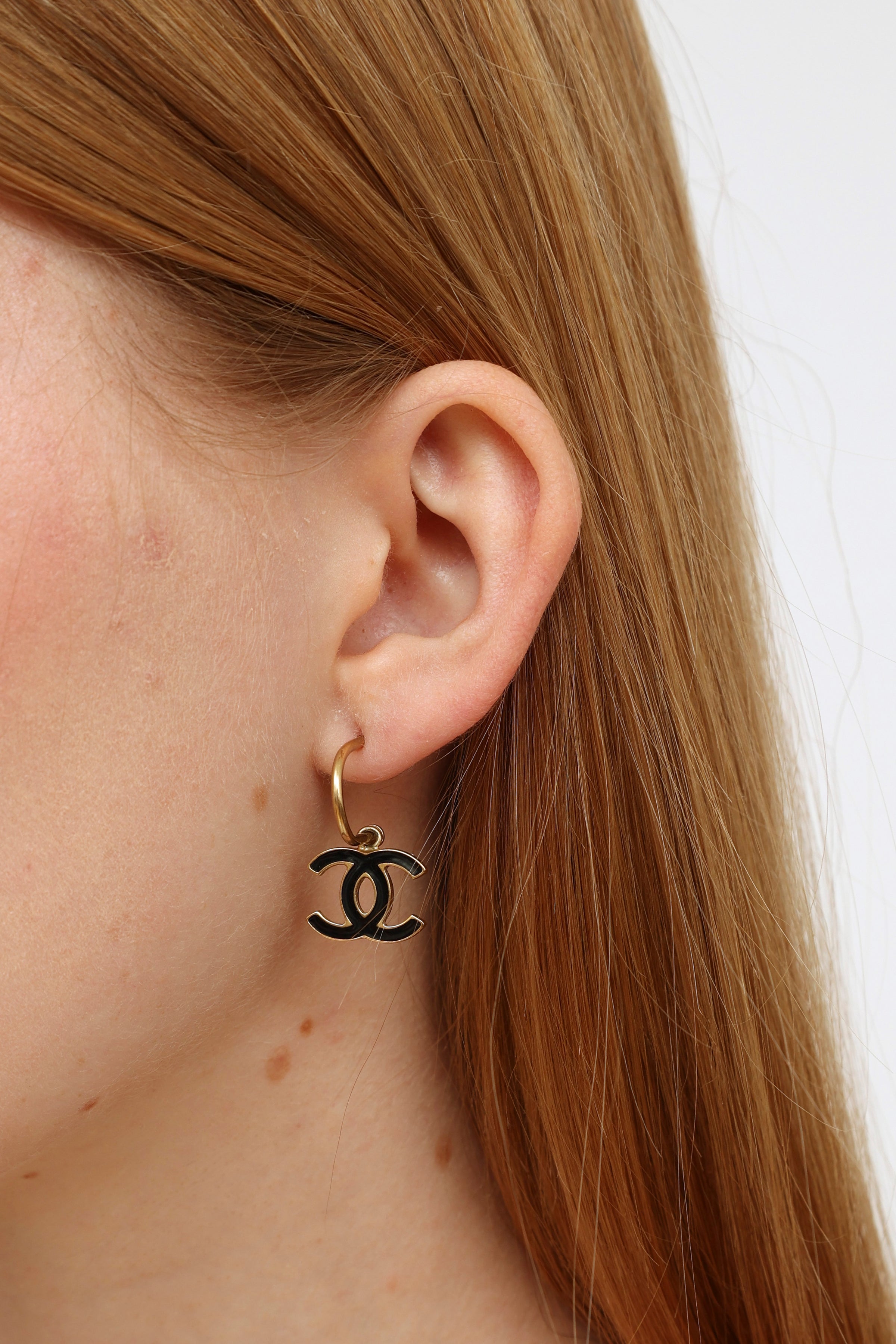 Chanel // 10P Black & Gold CC Drop Earrings – VSP Consignment