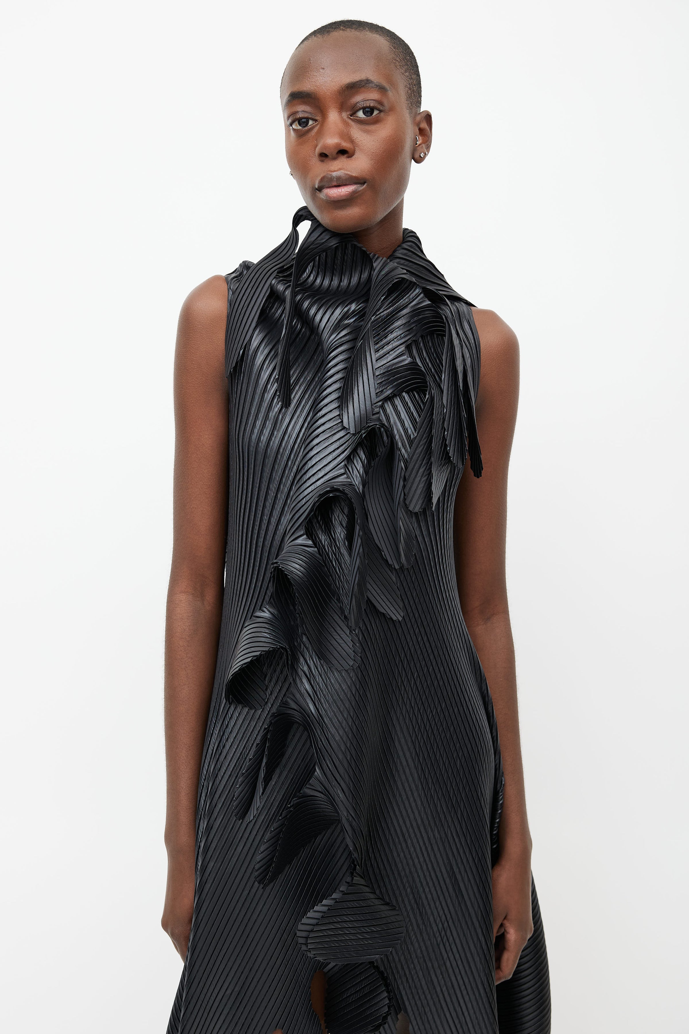 fantom Erobrer Bred vifte Issey Miyake // Black Sculptural Pleated Dress – VSP Consignment