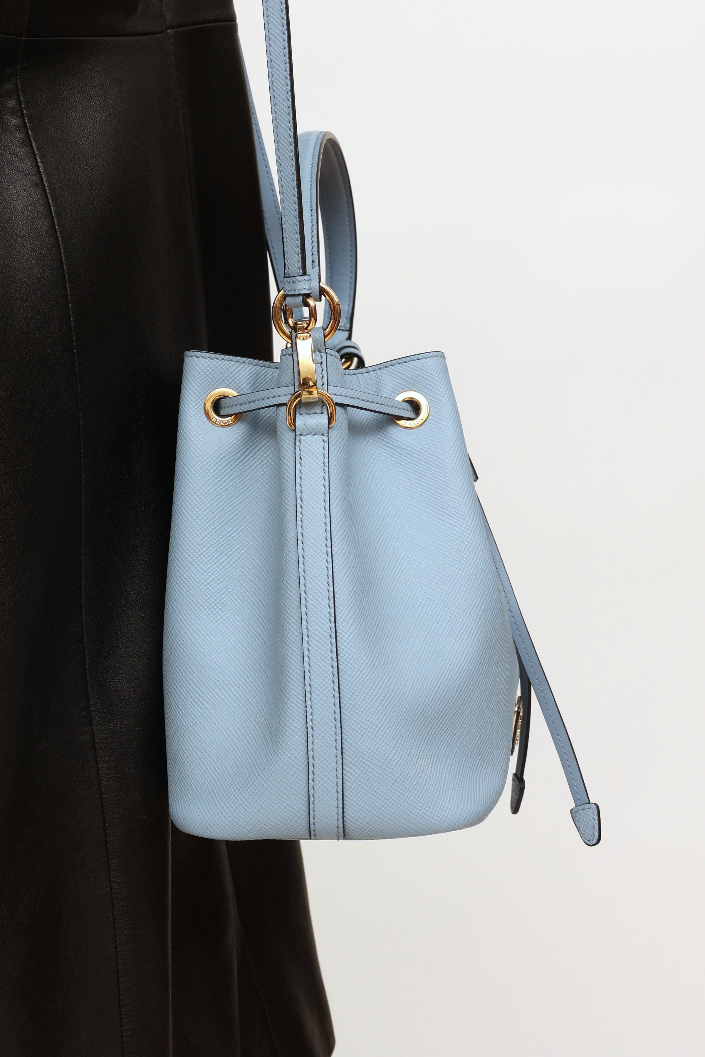Prada Blue Saffiano Cuir Panier lined Bucket Bag Light blue Leather  Pony-style calfskin ref.363790 - Joli Closet