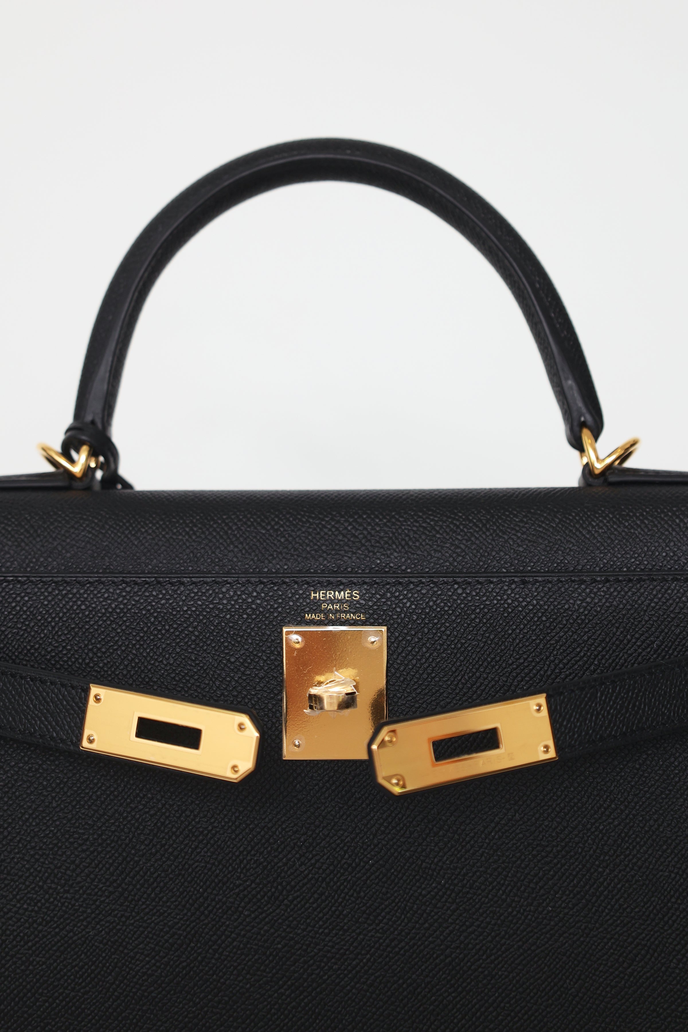 A BLACK EPSOM LEATHER SELLIER KELLY 28 WITH GOLD HARDWARE